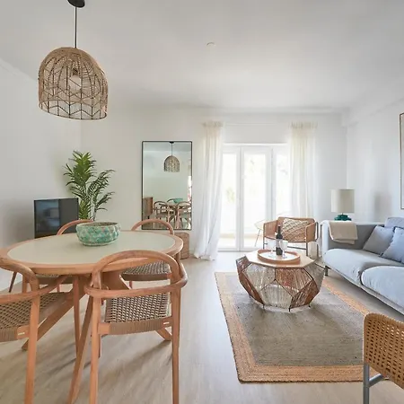 Beach Apartment *